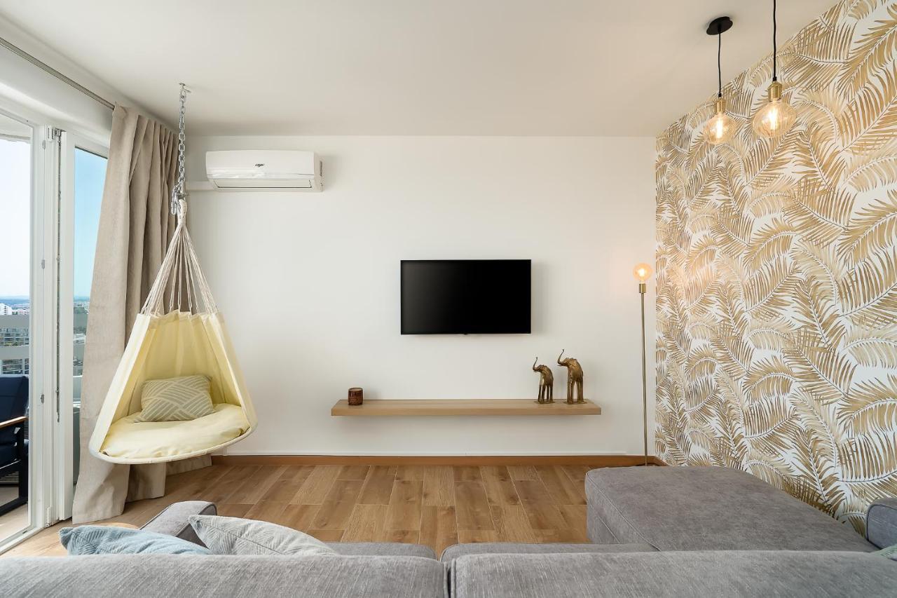 Charming Apartment W/ Pool & Balcony In Portimao By Lovelystay Ngoại thất bức ảnh